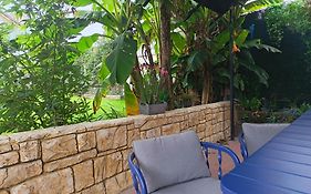 Cozy Cottage - Free Parking, Self Check-In